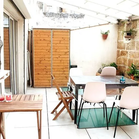 Grand Appartement Avec Terrasse - Chartrons Apartment *
